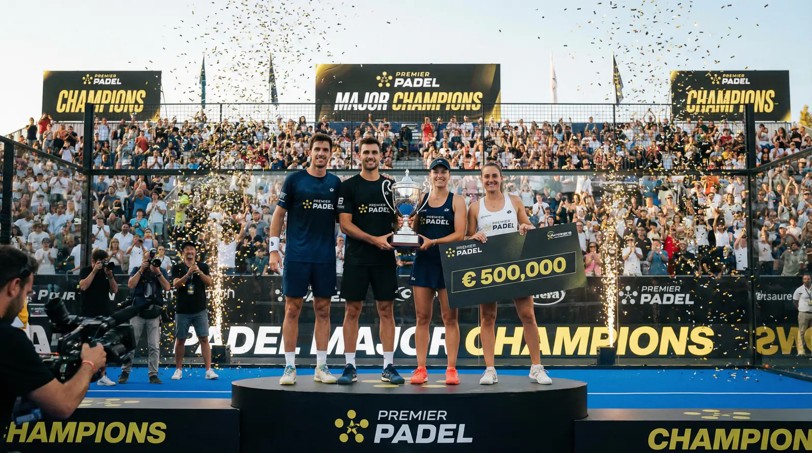 Ceremonia de entrega de premios en un torneo Major de Premier Padel